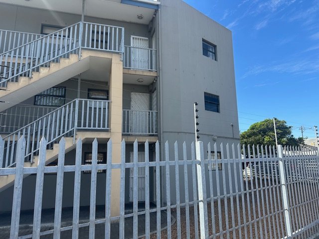 2 Bedroom Property for Sale in Maitland Western Cape